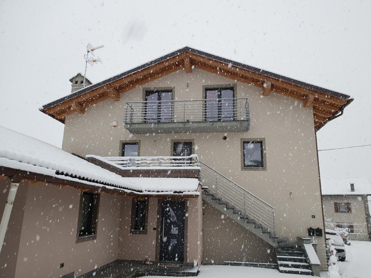 Casa Vacanza Lo Nânò Fenis Exterior foto