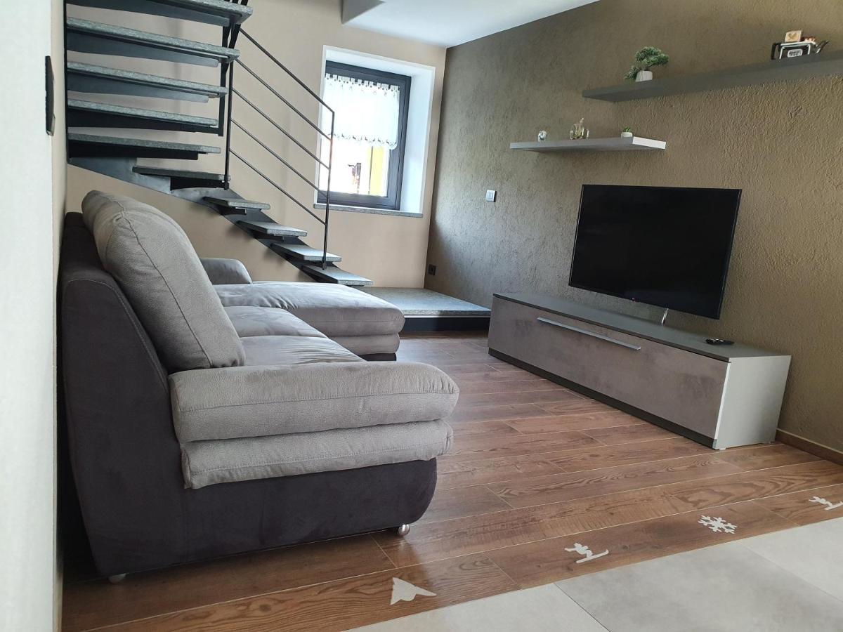 Casa Vacanza Lo Nânò Fenis Exterior foto